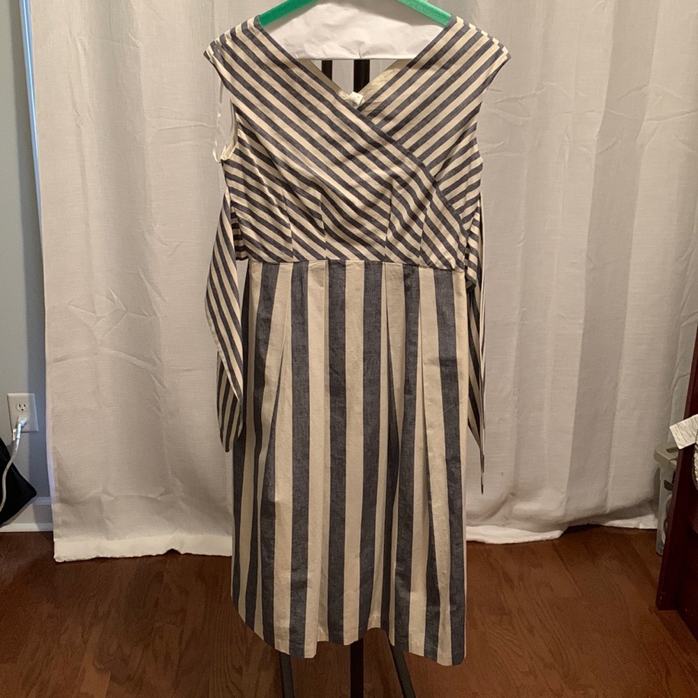 Lafayette 148 dress.  Excellent condition! Work one time.  Decorative tie.